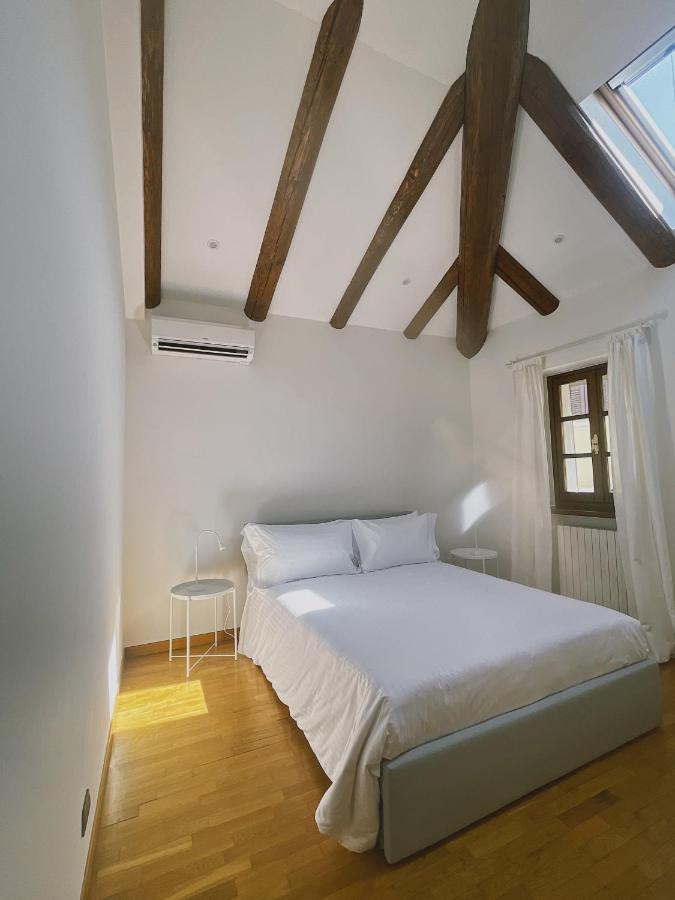 Casa Lobe - Charming Apartment In Village Centre La Morra Eksteriør billede